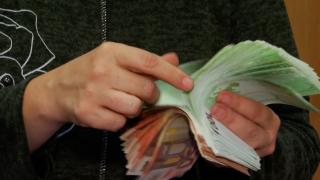 Cum pot scăpa de închisoare cei care fraudează statul cu sume mai mici de 1 milion de euro. Legea, considerată "o invitaţie la hoţie"