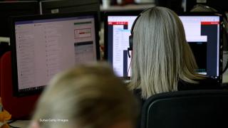 A plătit peste 1.000 de euro pentru a fi ştearsă din Biroul de Credite, deşi este gratuit. Păţania unei cliente