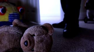 Sentinţă record pentru monstrul din Cugir care a violat 6 copile, inclusiv pe fiica sa. Fetiţele, supuse la orori greu de descris