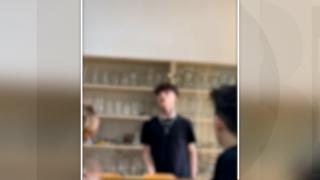 Elevul de clasa a opta din Mureș, care și-a bătut diriginta, a fost arestat la domiciliu. În toamnă poate reveni la ore