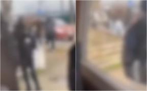 Eleve de 16 ani, bătaie ca-n ringul de box după un conflict pe internet, în Bârlad. În încăierare au intervenit şi rudele fetelor