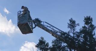 Chiriaş, la un pas de a se sinucide după un conflict cu proprietarul. Motivul pentru care tânărul a vrut să se arunce de pe bloc, sub ochii îngroziţi ai soţiei