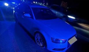 Urmărire ca în filme pentru un şofer de 21 de ani din Suceava. Poliţiştii au folosit o bandă cu ţepi întinsă pe mijlocul drumului