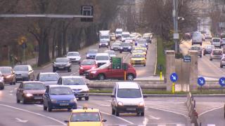 Asigurările RCA se schimbă radical. Plata în rate, regim de franşiză şi fără reparaţii "în spatele blocului cu nea Gigi"