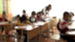 "Tâmpita pământului, ce ai?" Învăţătoare din Constanţa, acuzată că îi jigneşte pe copii. Mama unui elev a înregistrat-o cu un reportofon ascuns în rucsacul fiului