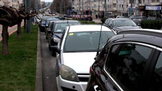 Zeci de vasluieni au anunţat la 112 că li s-au furat maşinile, după ce au uitat unde au parcat. Localnicii dau vina pe băutură