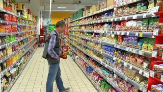 Economia, sacrificată în an electoral. Economiştii spun că după alegeri vom plăti scump pentru "pomenile" de acum