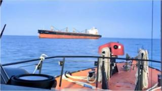 Misiune de salvare în apropiere de Sf.Gheorghe, după ce un marinar s-a rănit grav la bordul unei nave. A fost adus în siguranță în Portul Sulina