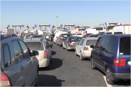 Liberi pe aeroport, blocaţi la vămi. Transportatorii în continuare pierd zile întregi la cozi şi plătesc de 3 ori mai mult la graniţă