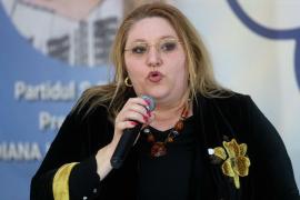 Diana Şoşoacă susţine că a fost agresată "fizic şi emoţional" de soţ. Ordin de protecţie pe numele lui Silvestru emis de Poliţie
