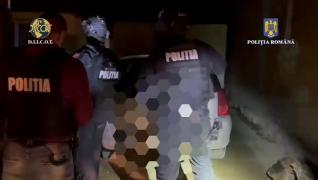 Copii de 4-5 ani, filmaţi în ipostaze explicite apoi postaţi pe internet. Trei bărbaţi din Severin, reţinuţi pentru pornografie infantilă