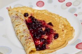 Festivalul Clătitelor, prilej de bucurie pentru gurmanzi, în Braşov. Banii din vânzare vor fi folosiţi în scop caritabil