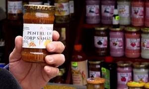 Trucul prin care putem depista uşor mierea contrafăcută. Apicultorii români ne învaţă un test simplu