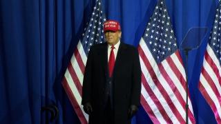 Trump susţine că vrea să lase statele americane să legifereze în privința avortului. De la lansarea campaniei, republicanul a evitat subiectul