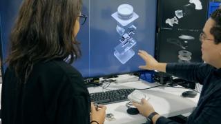 Un rival al Neuralink pregătește testarea unui implant cerebral. Jeff Bezos şi Bill Gates finanţează compania