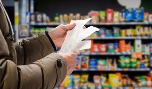 Inflaţia anuală a scăzut la 6,6%, în martie, peste aşteptări. Mâncarea continuă să se scumpească