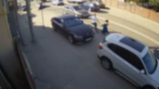 Un băiat de 14 ani, evadat din arest la domiciliu, prins în Craiova. Urmărirea, filmată pe camere