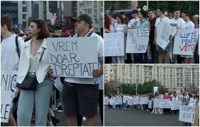"Vino să lupţi pentru siguranţa ta şi a oamenilor pe care îi iubeşti". Protest tăcut în Piaţa Victoriei faţă de modul în care se desfăşoară procesul lui Vlad Pascu