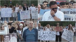 Sute de oameni, în Piața Victoriei pentru Sebi și Roberta. Protestul tăcut care a răsunat în sufletele tuturor: "E ușor de înțeles suferința, nu e a lor"