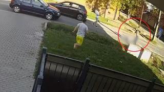 Accident mortal filmat pe trecere, în Timiş. O bătrânică a fost spulberată şi aruncată zeci de metri pe asfalt. Şoferiţa şi-a pus mâinile în cap când a văzut ce a făcut