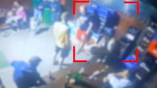 Bătaie generală după câteva pahare, într-un bar din Galaţi. Un bărbat de 34 de ani a spart o sticlă şi a atacat alţi clienţi