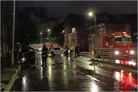 Un bărbat a dat foc unei butelii într-un tramvai şi a aruncat-o în faţa unor case din Sectorul 3 al Capitalei. Catastrofa a fost evitată