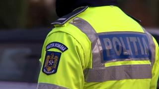 O femeie ar fi fost violată de un poliţist din Ploieşti care ar fi ademenit-o în apartamentul lui. Colegii bărbatului ar fi batjocorit-o la secţie a doua zi