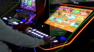 "Unde mai joc și eu la aparate?!" Vieţile românilor care s-au trezit într-o nouă realitate, fără păcănele