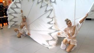 Premieră pe Aeroportul Otopeni. Zeci de acrobaţi ai Circului Metropolitan au transformat Terminalul Sosiri în arenă pentru cascadorii