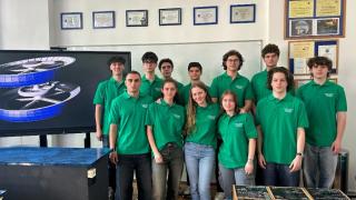 12 liceeni din Bucureşti au inventat un habitat spaţial în care pot trăi 2.000 de oameni. NASA i-a premiat