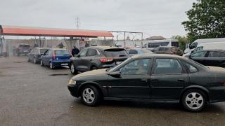 Praf saharian peste România. De ce şoferii sunt sfătuiţi să nu îşi cureţe singuri maşinile