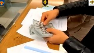 Peste 130 de persoane venite din Moscova, reţinute în Chişinău. Veneau cu 1 milion de dolari pentru finanţarea unor noi partide pro-ruse