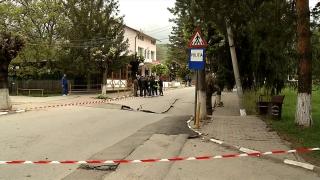 Reacţia primarului din Slănic Prahova după ce un crater uriaş a apărut în mijlocul oraşului: "Eu sunt în grafic. Am făcut ce mi s-a spus"