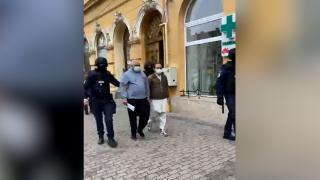 Percheziţii la traficanţii de migranţi. Victimele din Asia plăteau până la 10.000 € pentru a ajunge în Vest. Cine nu avea bani muncea un an fără salariu