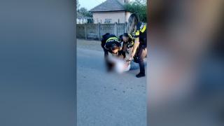 Şoferiţă, trântită la pământ de trei agenţi, care au folosit pe ea şi sprayul lacrimogen. Intervenţie controversată a Poliţiei