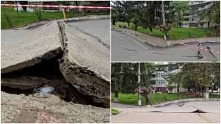 Momentul în care s-a prăbuşit strada din Slănic Prahova. Ce s-ar afla sub craterul de 3 metri