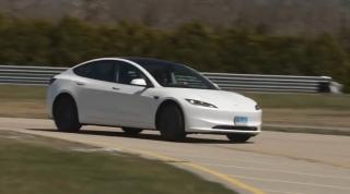 Lovitură pentru Elon Musk. Funcţia autopilot a maşinilor Tesla, cauza a 13 accidente mortale