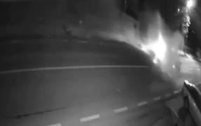 Tânăr de 21 de ani, mort în Constanţa, după ce a pierdut controlul volanului şi a intrat cu maşina în stâlp. Medicii s-au chinuit minute în şir să-l salveze