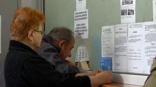 Cum face Guvernul rost de bani pentru majorările de pensii şi salarii după avertismentul că nu mai sunt fonduri