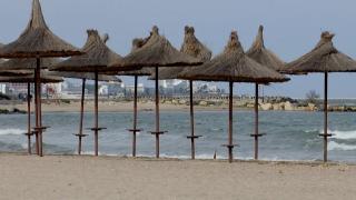 Cum va fi vremea pe litoral de 1 Mai. Tinerii profită deja de valuri şi de vânt