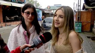 Distracţie umbrită de nori: "Nu ne opreşte ploaia, mergem şi în cluburi, mâncăm, bem, ce se face în Vamă de obicei". Cum va fi vremea pe litoral de 1 mai