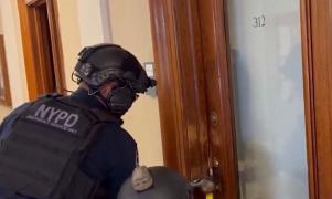 Noapte de coşmar în campusurile americane. Poliţia din New York, intervenţie în forţă la Universitatea Columbia, epicentrul manifestaţiilor pro-palestiniene