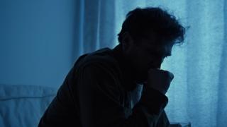 De ce se agravează depresia de sărbători? Psihologii ne recomandă să evităm dulciurile în cazul în care suntem trişti