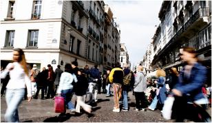 Oraşele în care copiii nu mai au voie să iasă singuri din casă după ora 23. Dacă vor fi prinşi, părinţii vor fi amendaţi cu 150 €