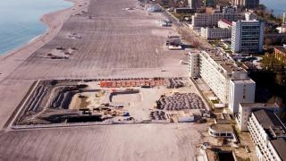 Investiţie controversată în Mamaia. Şantier de 12.000 de metri pătraţi, până în buza apei: oficialii locali spun că e legal, deşi s-a folosit de legi din 2013