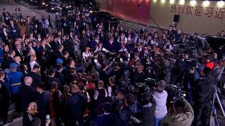 Xi Jinping, întâmpinat cu o horă sârbească pe aeroportul din Belgrad. Liderul chinez, primit ca un star de sârbi