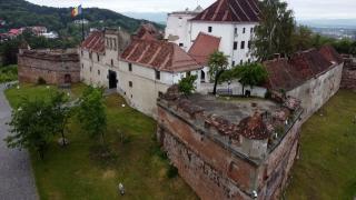 Cetăţuia de pe Dealul Straja, unul dintre cele mai importante simboluri ale Brașovului. Zidurile groase ascund numeroase povești