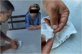 O tânără şi-a tras sufletul pe barca Poliţiei din Timişoara, după ce ar fi consumat mai multe droguri. Poliţiştii au găsit pliculeţele asupra ei