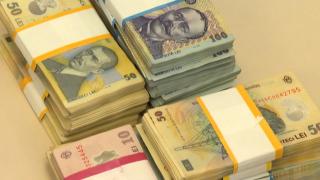 Salarii îngheţate şi tăieri la stat. Măsuri dure după ce economia arată tot mai rău: datoria a depăşit 50% din PIB, iar deficitul e deja peste 3%