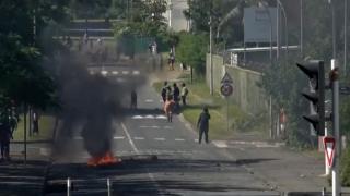 Români, prinşi în mijlocul protestelor violente din Noua Caledonie. Reacţia MAE